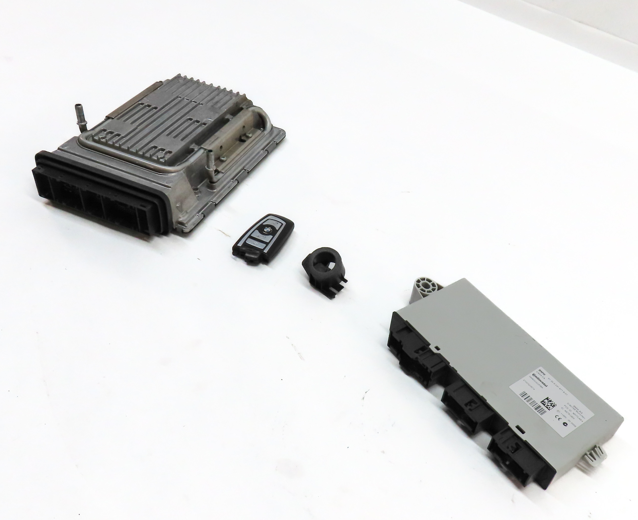 09-13 BMW 550i 650i 750i B7 (F01 F06 F10) 4.4L N63 ENGINE DME CAS MODULE KEY SET — exact item pictured